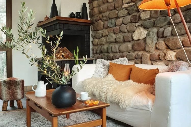 mix of boho and scandinavian style in the interior layering