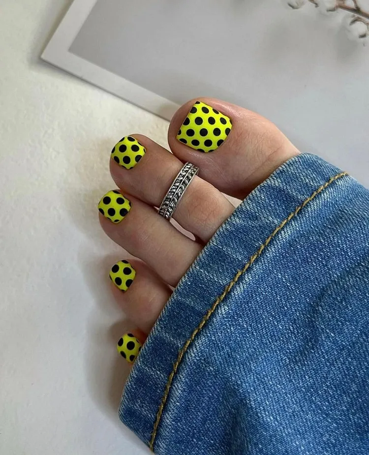 neon yellow black polka dot summer pedicure design inspo ideas trends 2023
