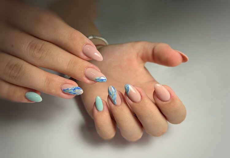 ocean nails design summer 2023 trends blue color almond shape