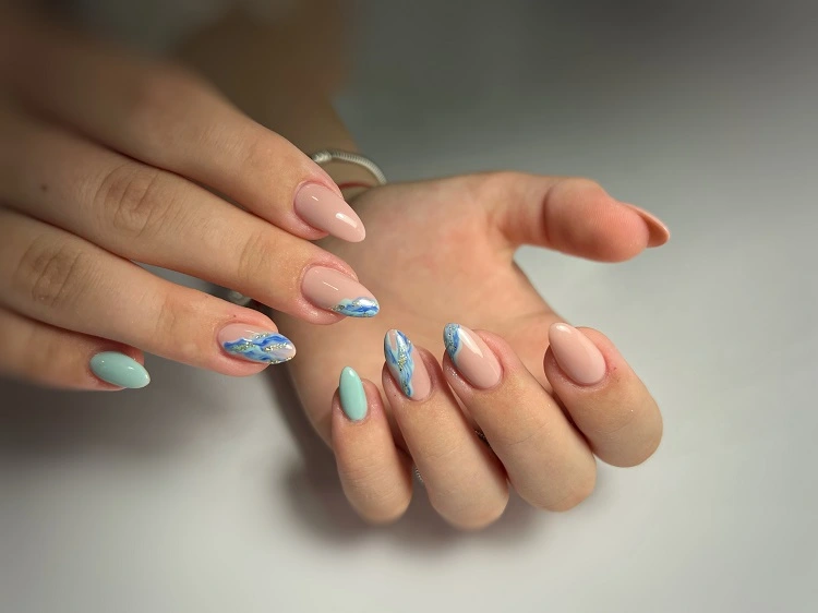 ocean nails design summer 2023 trends blue color almond shape