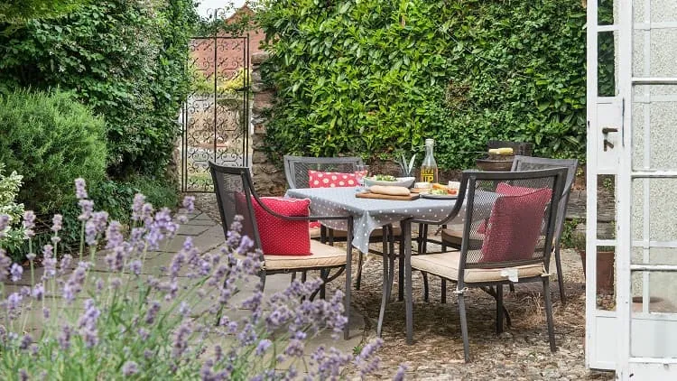 outdoor dining table ideas