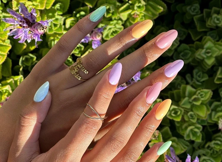 pastel chrome nails almond shape 2023
