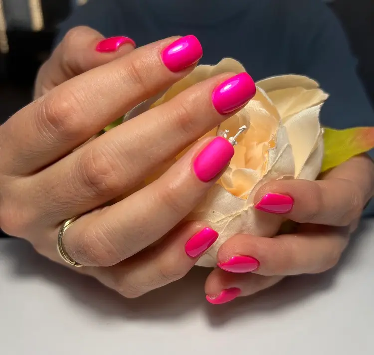 pink short nails 2023 spring manicure trends