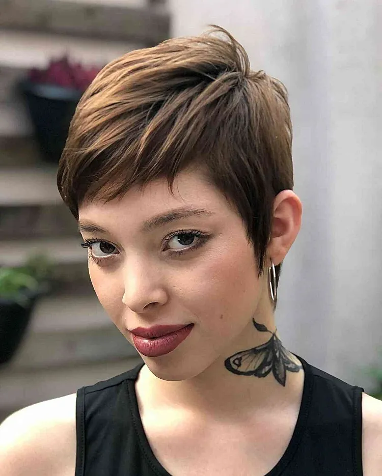 pixie cut subtle side part bangs volume trendy hairstyle summer 2023