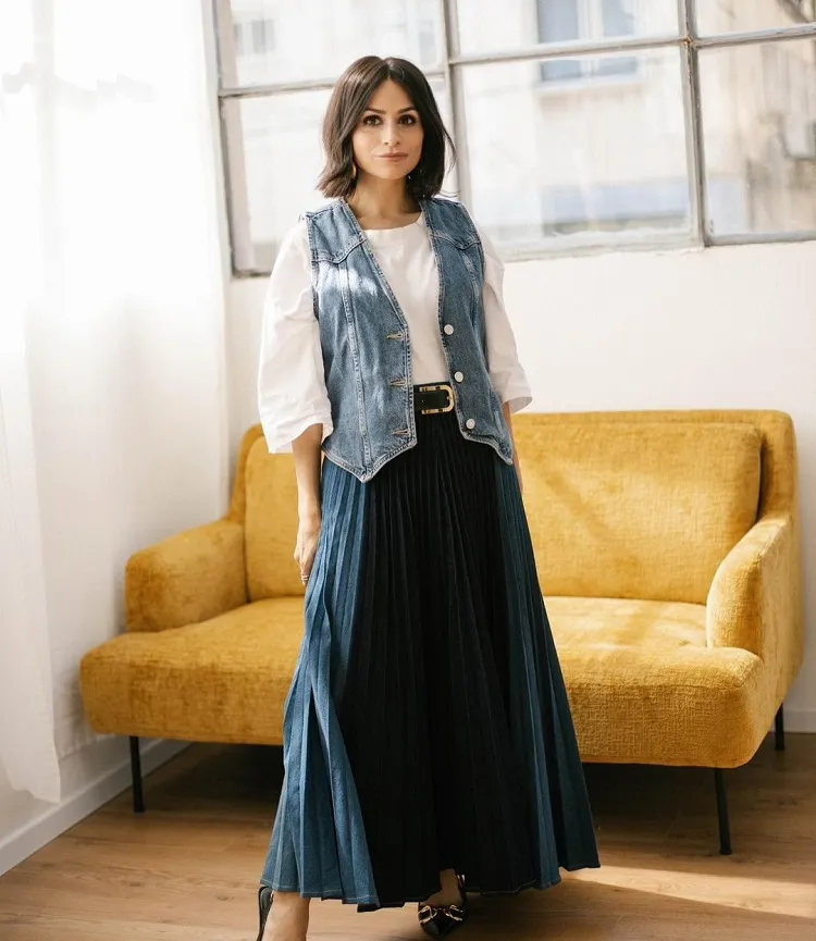 pleated maxi denim skirt petite women chic 90s fashion 2023