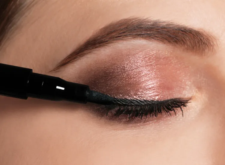 preventing creased eyeliner oily eyelids tips tricks