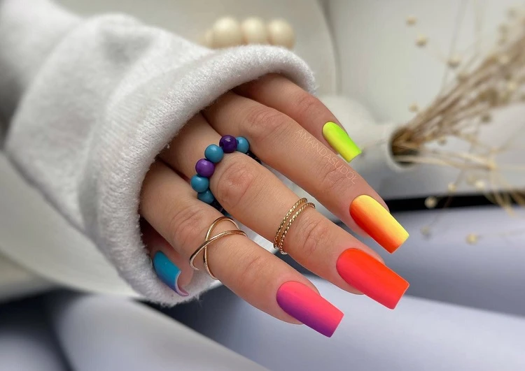 rainbow ombre nails summer manicure ideas examples pictures