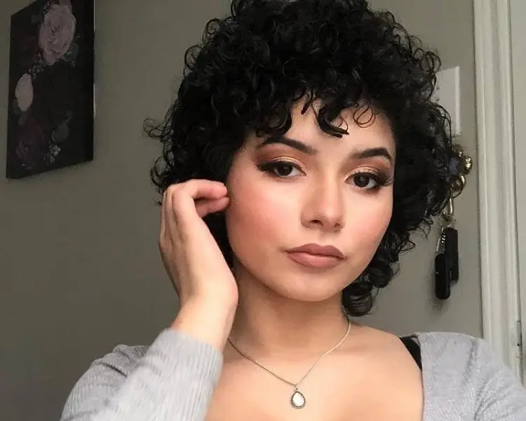 short haircuts for fine curly hair and round faces