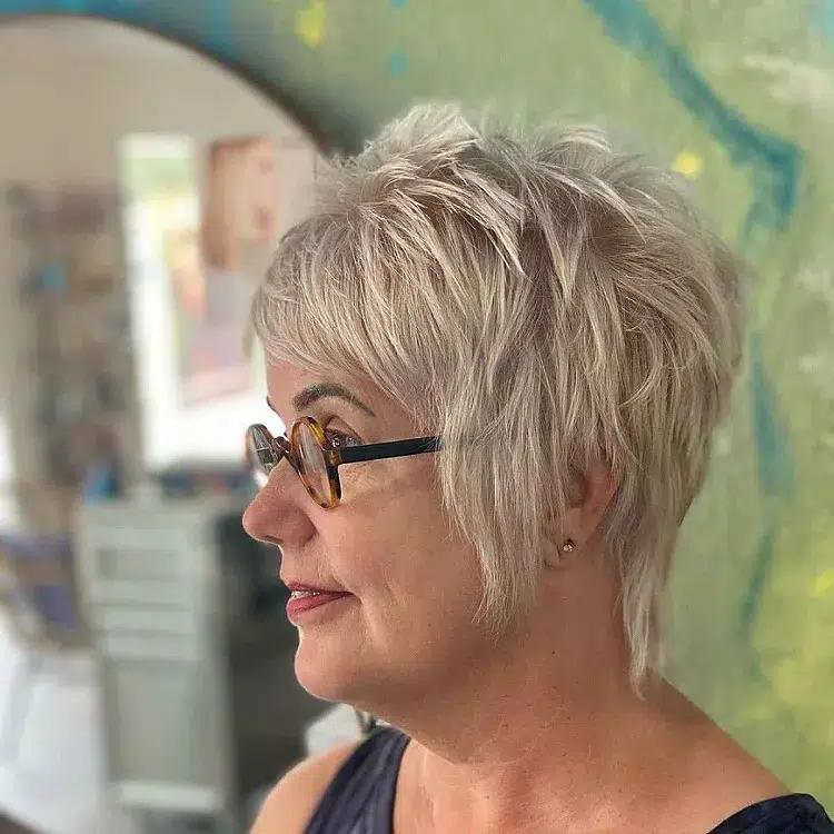 short haircuts for women over 60 with glasses