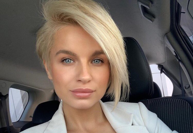 short pixie cut platinum blonde hair side bangs