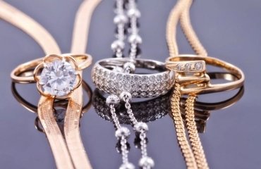 should i wear gold or silver when it comes to buying a new jewelry for yourself or as a gift the most popular question that comes to mind both metals are considered to be precious