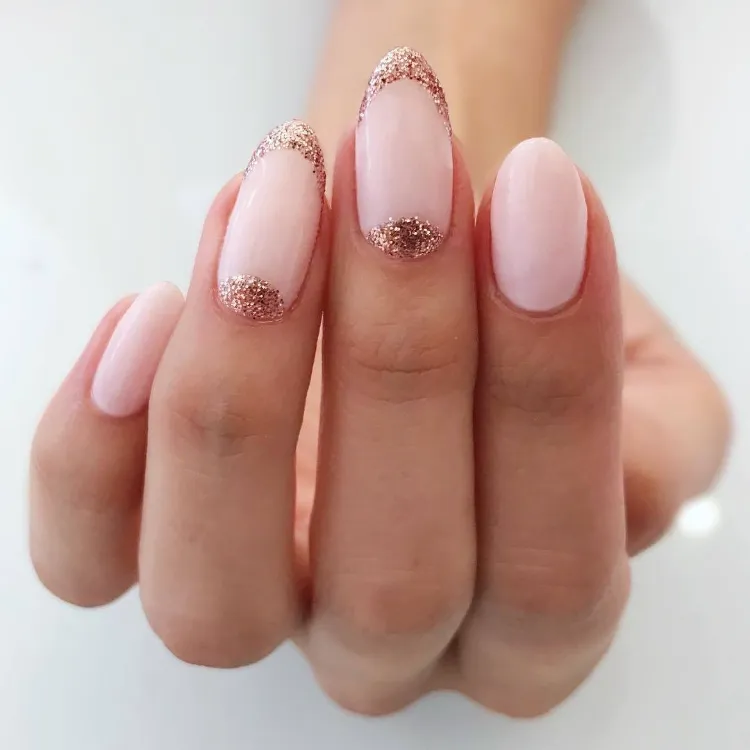 simple and chic french nails design