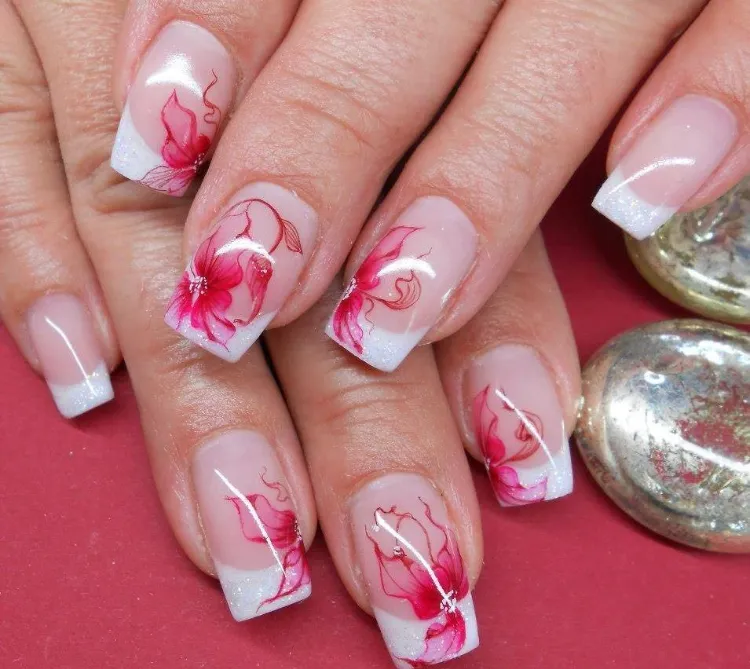soft nail design with red roses