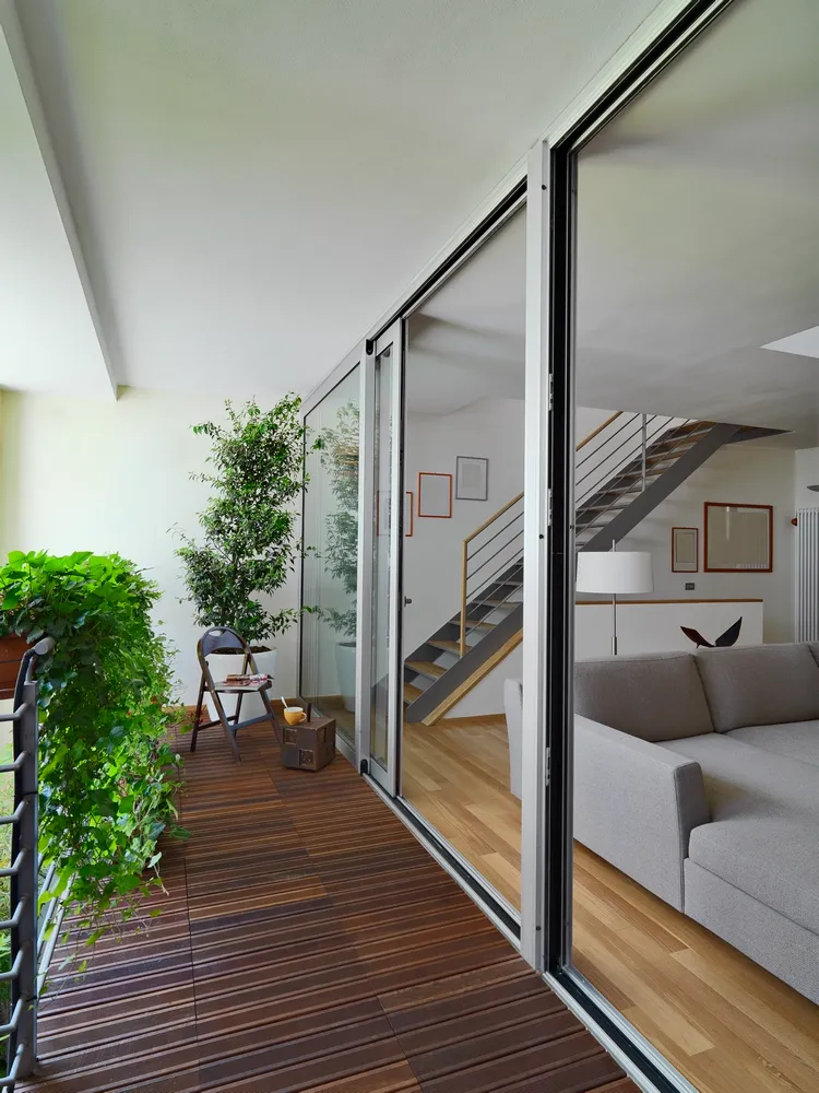 what are the advantages of sliding windows