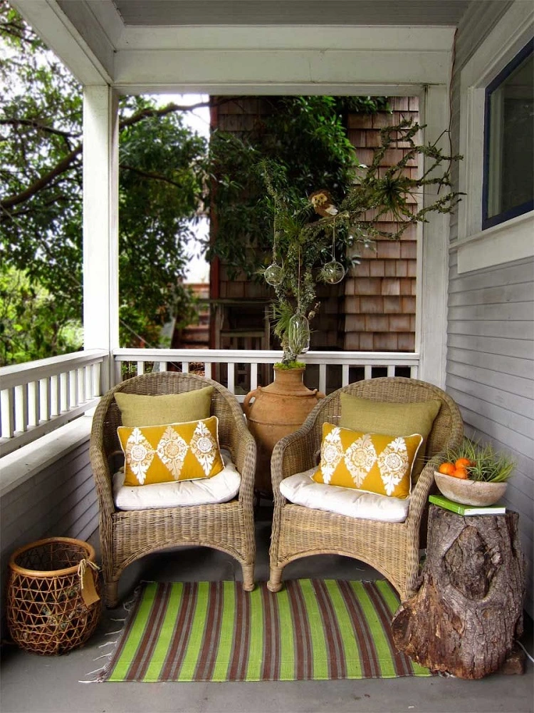 what furniture to put on a small front porch