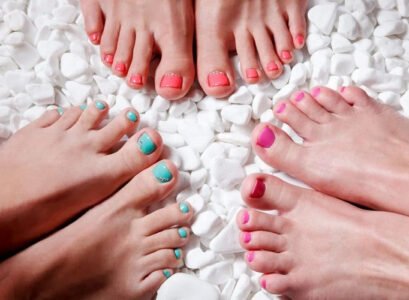 which pedicure color to avoid and which to choose for summer 2023