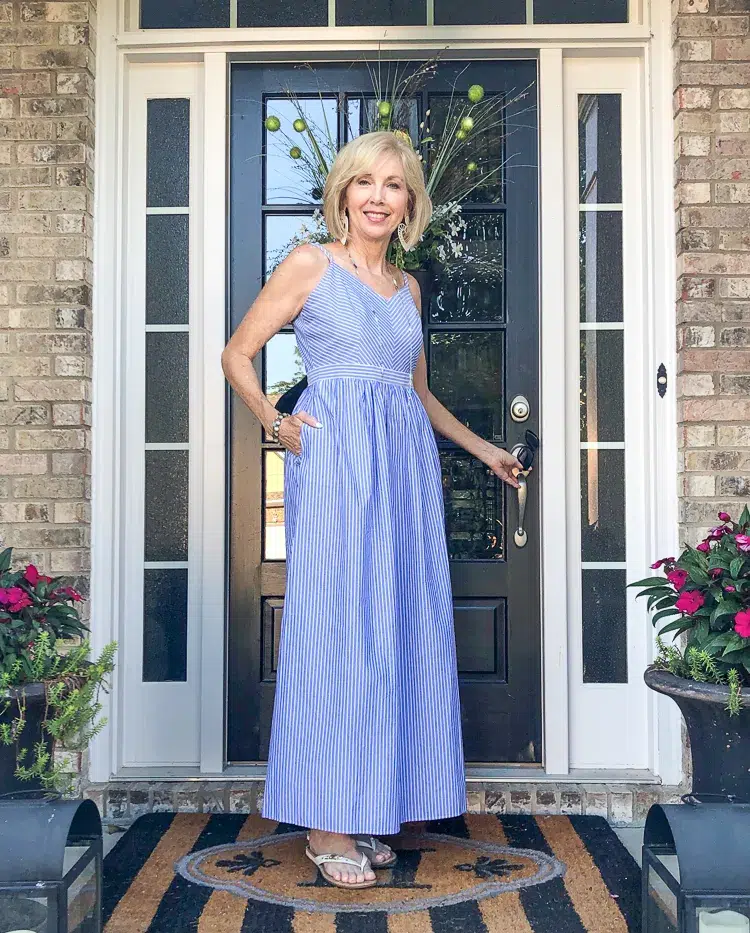 maxi dress how to dress if you are 50 and have wide hips outfits ideas skirt cropped pants tunic dress fashion trend 2023