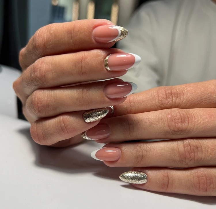 chrome french tip nails summer trends manicure 2023
