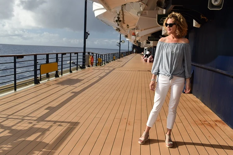 cruise outfit guide for women over 50 summer 2023