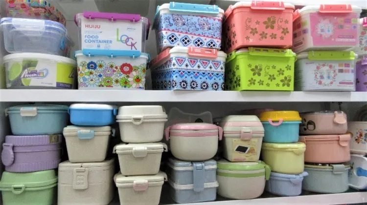 easy way to organize tupperware save place