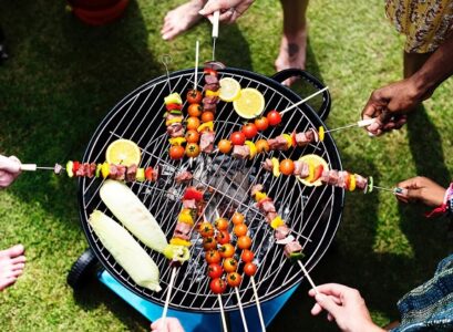 hot ot clean a charcoal grill to have your delicacies