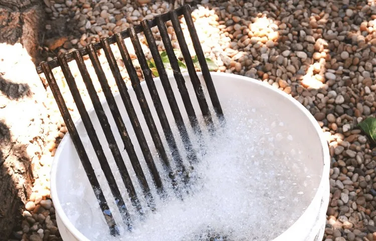 how to clean charcoal bbq grill wash the grates wuth warm water and mild dish soap