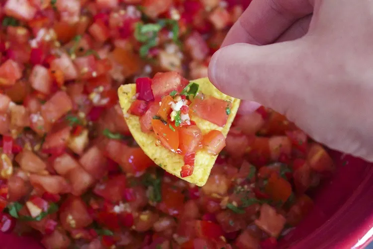 how to cut tomatoes for salsa cut them in cubes