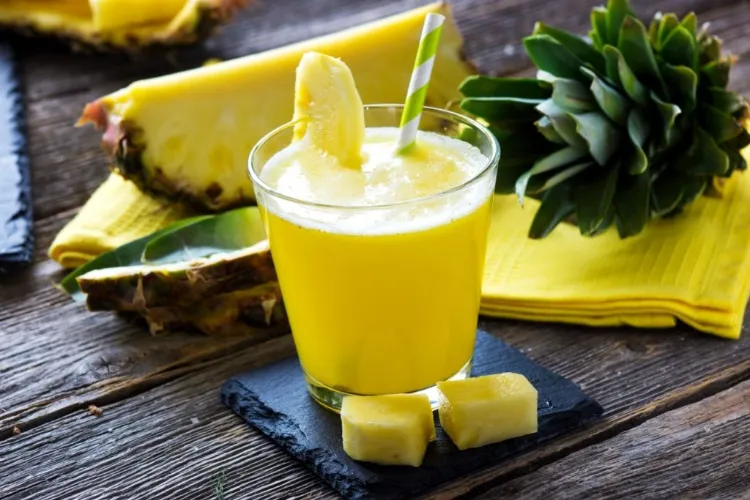 how to make a refreshing smoothie with pineapples