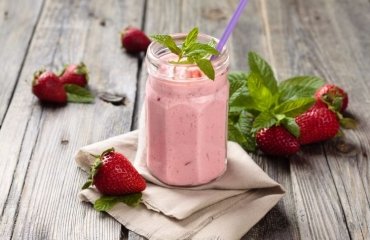 how to make a strawberry smoothie