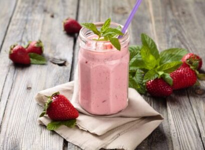 how to make a strawberry smoothie