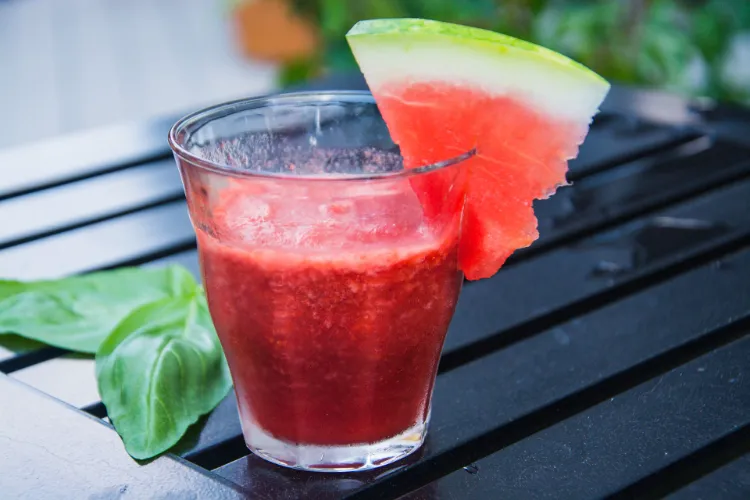 how to make a watermelon smoothie that will refresh and hydrate you