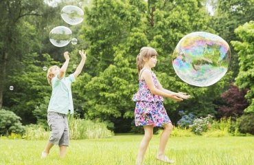 how to make giant bubbles with dish soap add grycerin or corn syrup