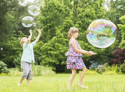 how to make giant bubbles with dish soap add grycerin or corn syrup