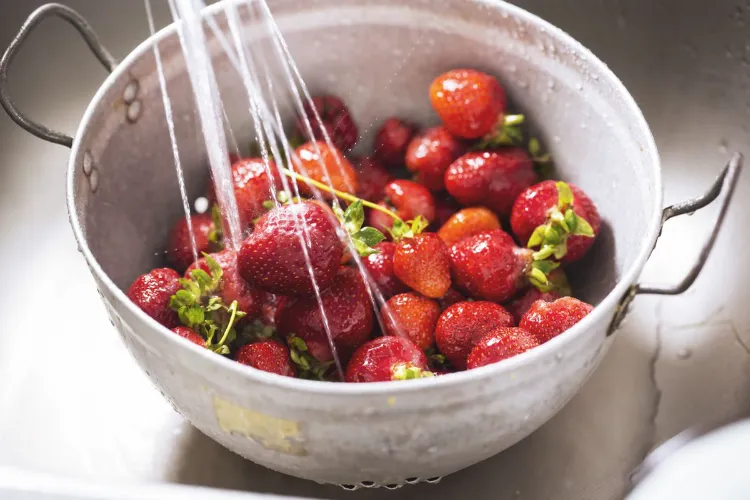 how to wash strawberries properly