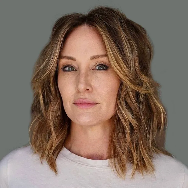 medium hairstyles for square face over 50