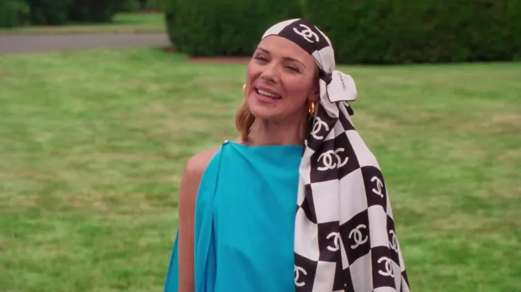old money fashion chanel head scarf iconic samantha jones outfits summer fashion inspo and just like that kim cattrall