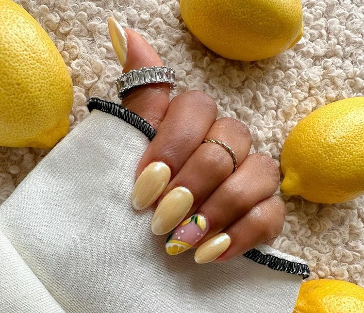 pastel yellow chrome nails summer manicure trends 2023