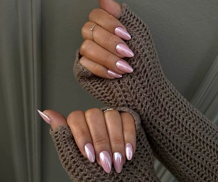 pink chrome nails pastel summer manicure trends 2023