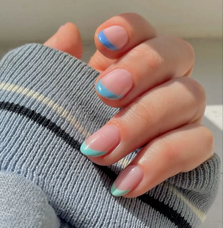 shades of blue french tip nail art for short nails