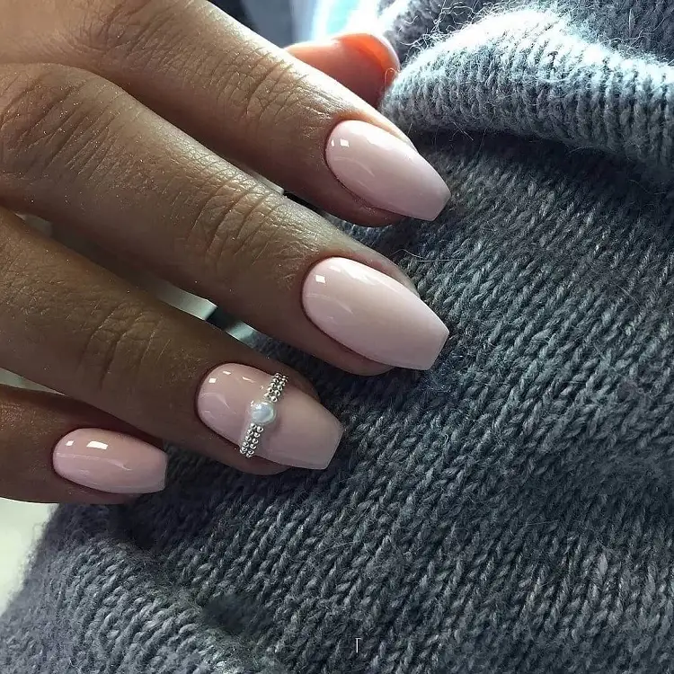 short pink coffin nails with diamonds 2023