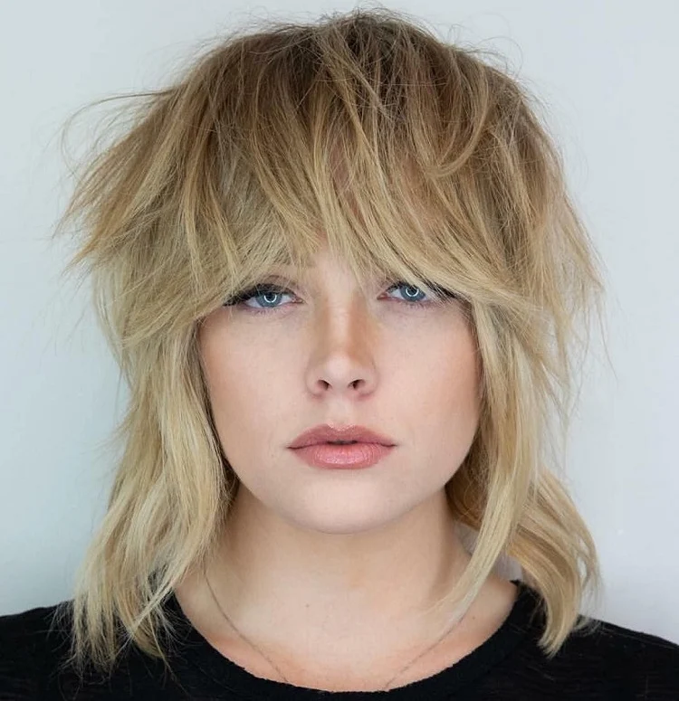 short shaggy haircut with curtain bangs women hairstyle trends 2023