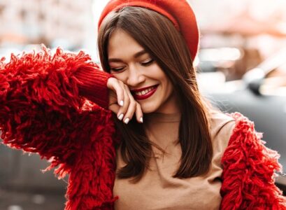 should you match your lipstick to your outfit