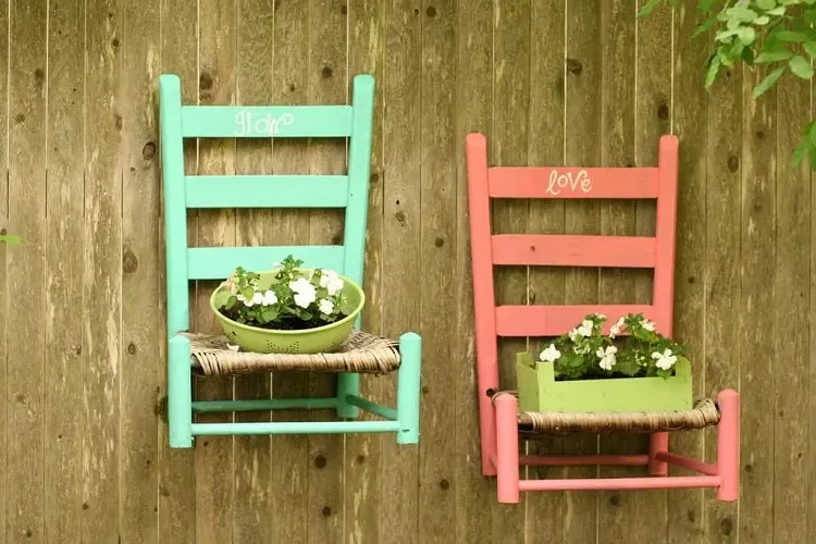 using old chairs in the garden create a decorative element