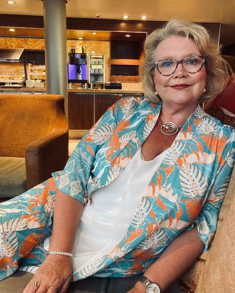 vacation outfit ideas for ladies over 50 on a cruise summer 2023