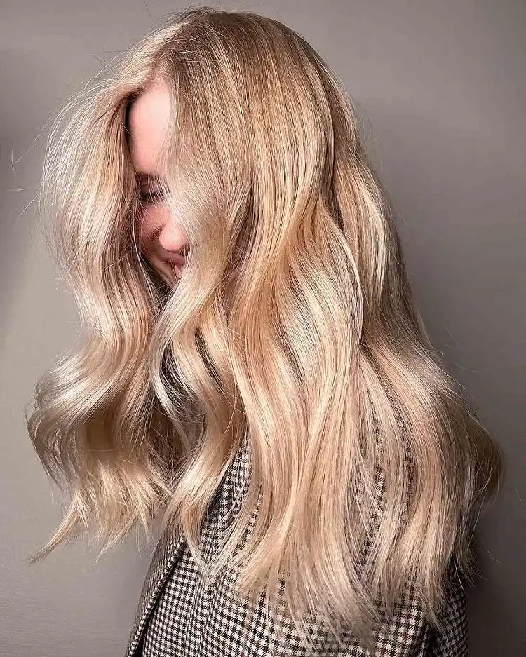 warm blonde balayage hair color easy to maintain summer 2023 trends