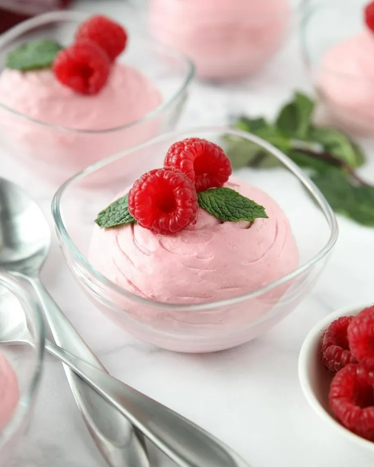 5 ingredients easy low calorie vegan raspberry mousse dessert recipe