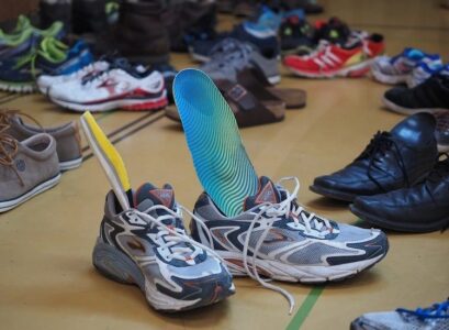 how to clean shoe insoles naturally