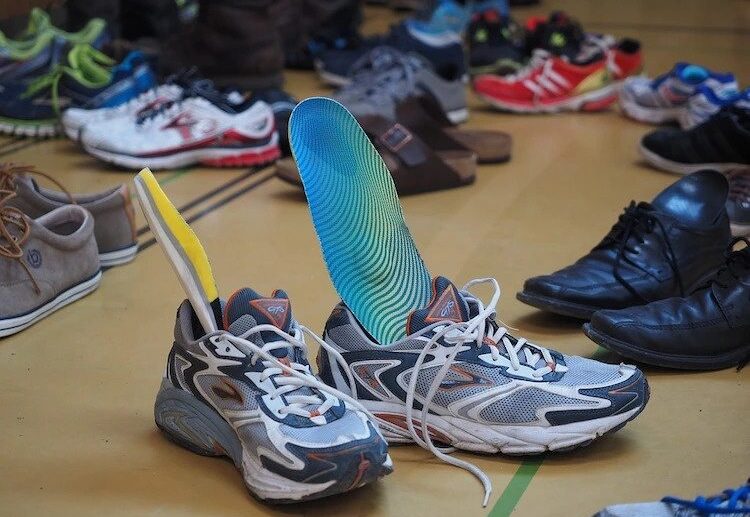 how to clean shoe insoles naturally