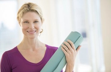 the best no equipment exercises for women over 40 to try at home