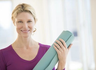 the best no equipment exercises for women over 40 to try at home